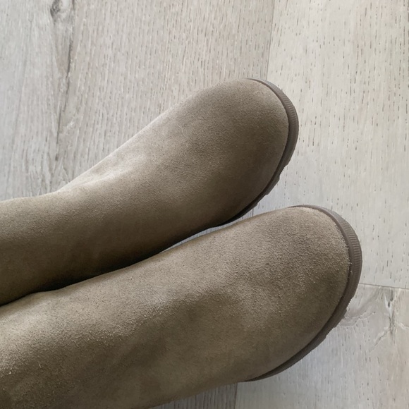 Sorel Joan of Arctic 2 tone sage olive green bootie Zips for easy on/off. Size 6 - Picture 2 of 9